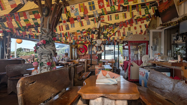 Manou's Waterfront Cafe & Restaurant - New Plymouth