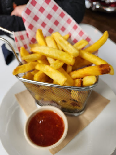 Route 6 Cafe and Bar Open Times