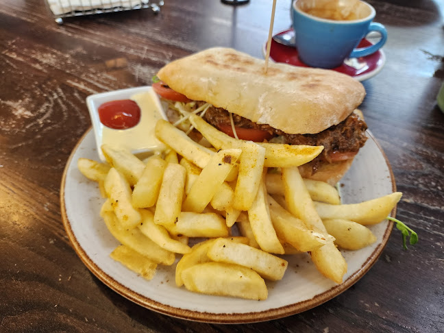 142 The Parade, Island Bay, Wellington 6021, New Zealand