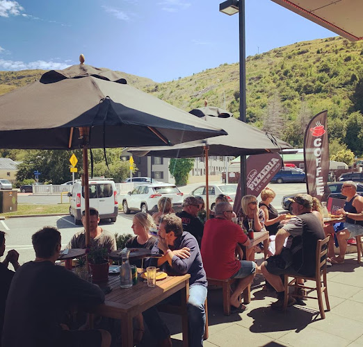 Frankton Pizzeria (Queenstown) dine in/ takeaway/ delivery.