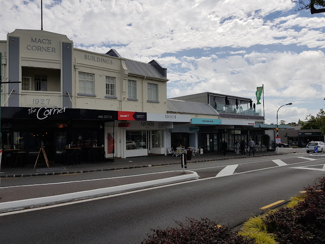 Comments and reviews of The Parlour