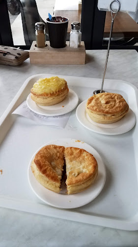 Hot Bread Shop Cafe - Hospitality and gastronomy