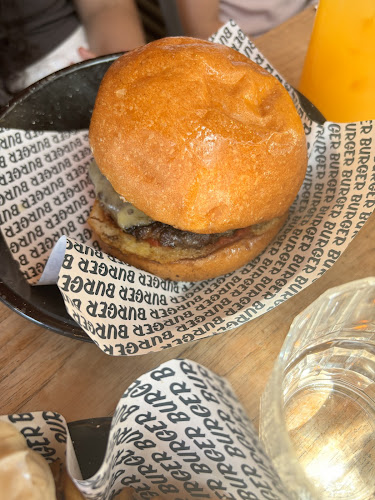 Burger Burger Commercial Bay - Hospitality and gastronomy