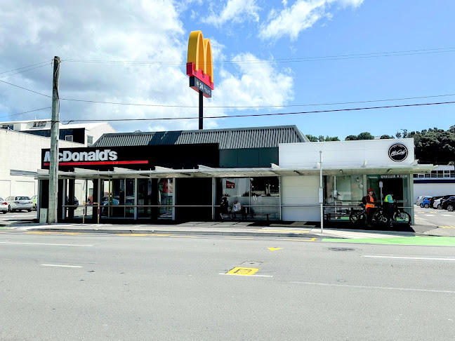 McDonald's Basin Reserve - Hospitality and gastronomy