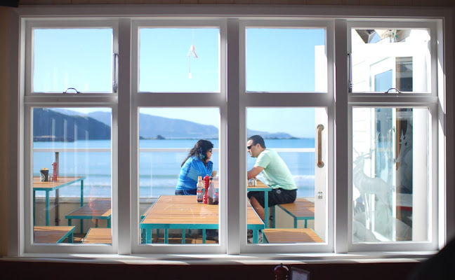 Maranui Cafe Phone number