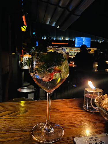 Comentarii opinii despre Hoppers Garden Bar