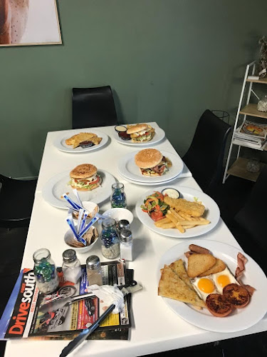 Comentarii opinii despre Mandeville Souvlaki & Burger House