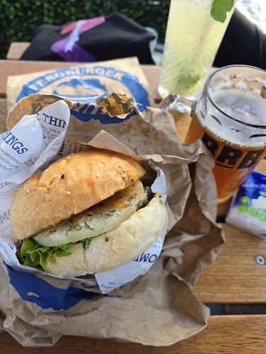 Perky's - Floating Bar Queenstown - Queenstown