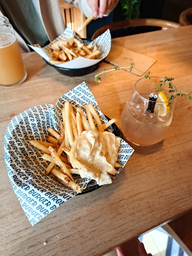 Comentarii opinii despre Burger Burger Commercial Bay