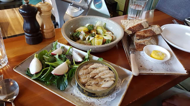 Comentarii opinii despre Charley Noble