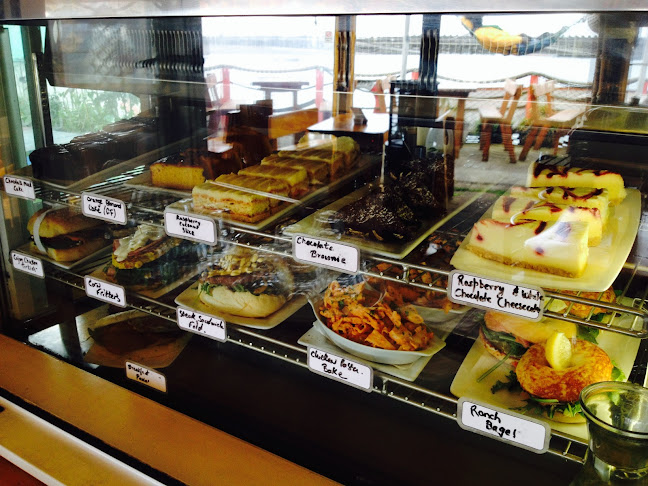 Manou's Waterfront Cafe & Restaurant