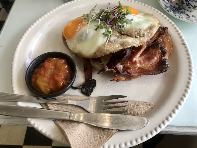 The Bees Knees Cafe - Hospitality and gastronomy