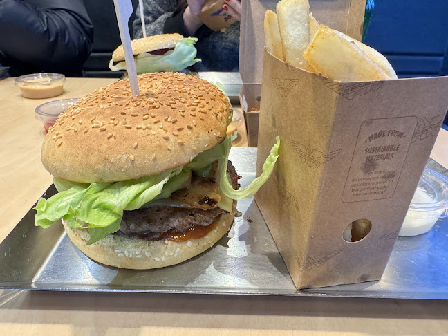 BurgerFuel Fairy Springs - Hospitality and gastronomy