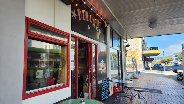 Comments and reviews of Deluxe Cafe