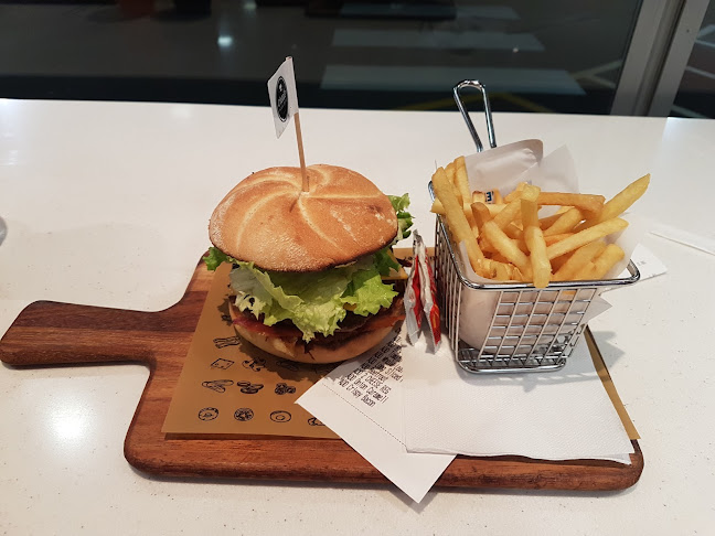 Reviews of McDonald's Basin Reserve in Wellington - Hospitality and gastronomy
