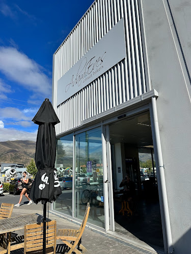 Comentarii opinii despre Adam & Eve's