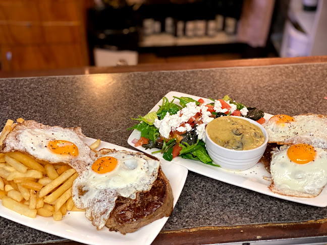 Manou's Waterfront Cafe & Restaurant - New Plymouth