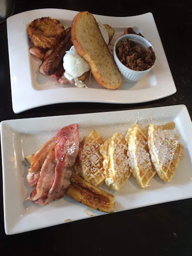 Momento City Cafe Phone number