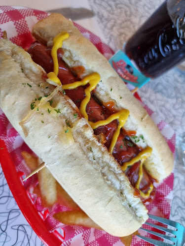 VEight Cafe, Restaurant & Bar