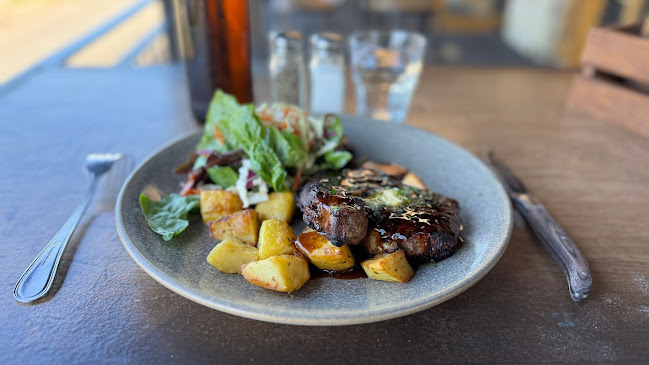 Marlborough Public House - Blenheim