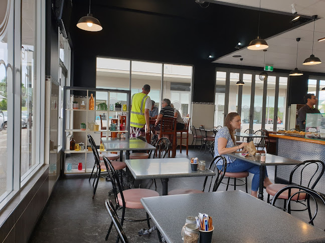 FULL MOON EATERY - Waimauku