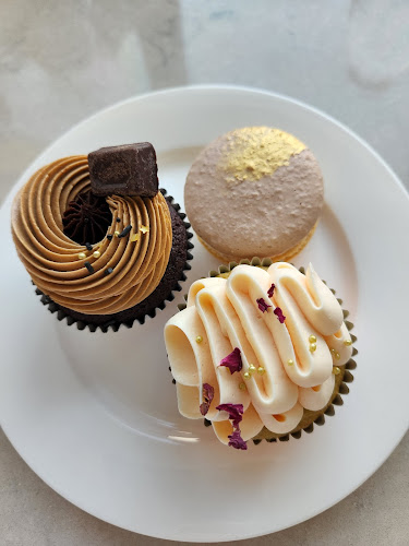 Comentarii opinii despre THE THREE WORDS | Cakes & Flowers