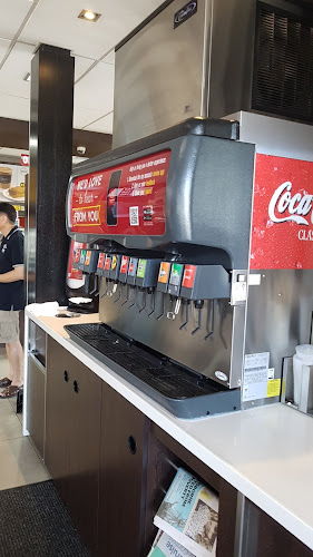 Comentarii opinii despre McDonald's Akoranga Drive