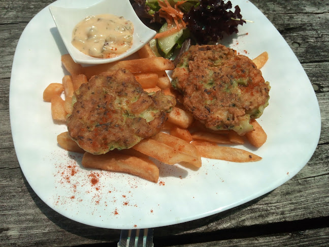 Apple Quarters Cafe Open Times