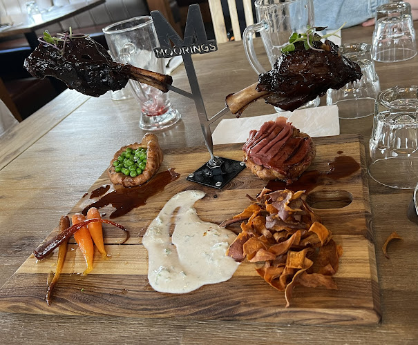 Comments and reviews of Moorings Restaurant