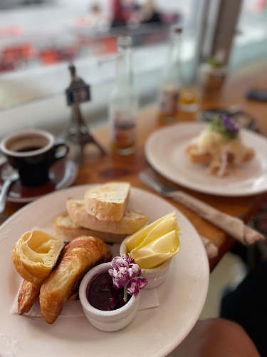 Petit Paris Open Times