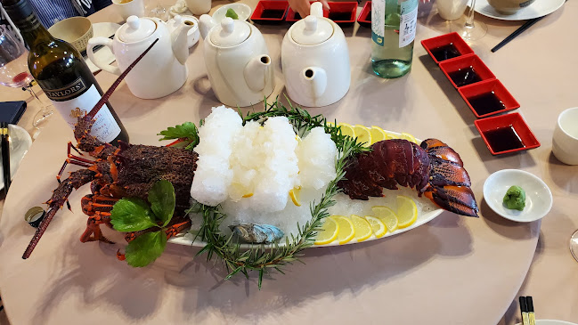 Oppies Restaurant & Takeaway - Hospitality and gastronomy