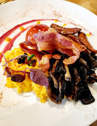 Comentarii opinii despre Lux Cafe