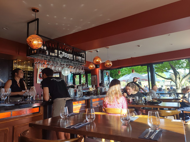 Comentarii opinii despre Momentos By The Lake Restaurant