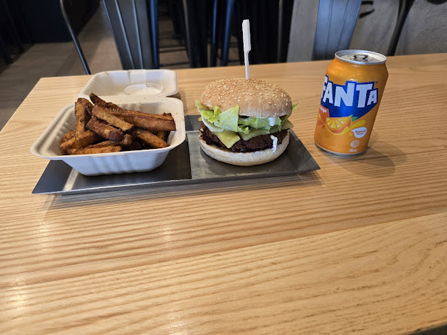 BurgerFuel Glenfield Open Times