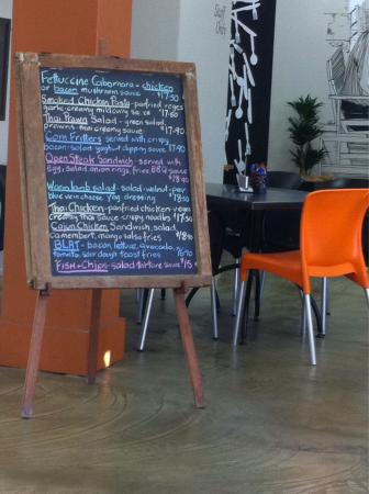 Comments and reviews of Poppys Cafe