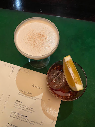 Hawthorn Lounge - Wellington