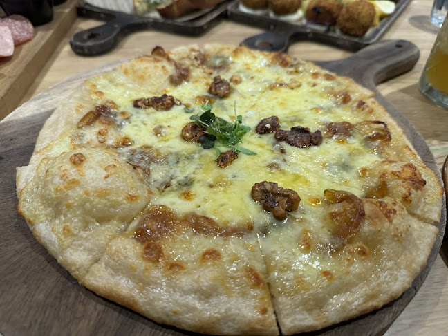 Comentarii opinii despre Foundation Bar