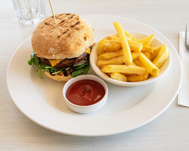 Shani's Family Eatery and Bar - Napier