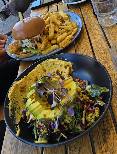 Comentarii opinii despre The General Café