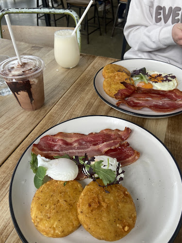 Comentarii opinii despre Black & Gold Coffee Eatery