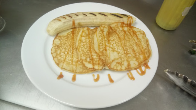 Cafe De Roadies Phone number