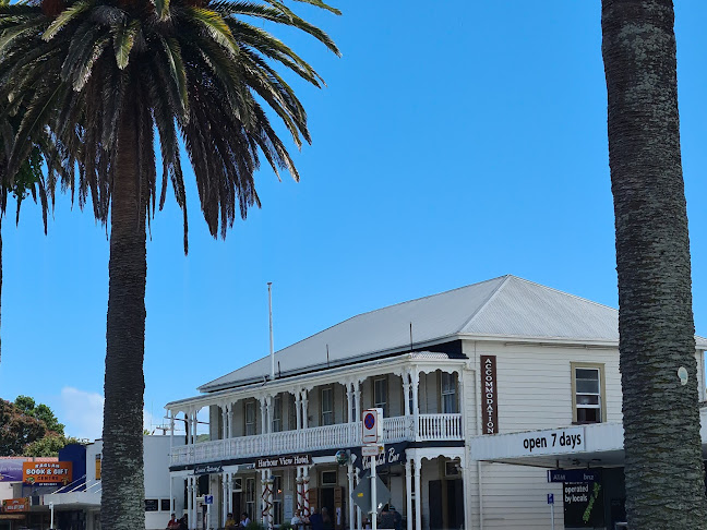 Veranda Bar - Raglan