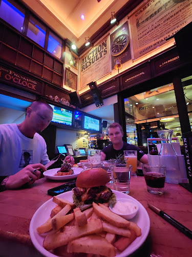 Comentarii opinii despre Carlton Bar & Steakhouse