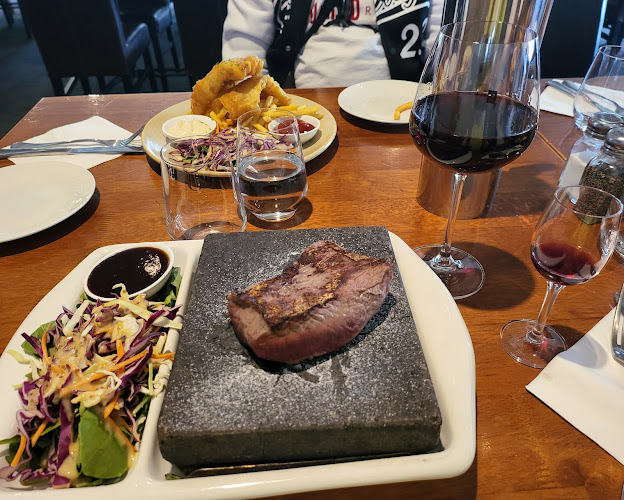 Mackenzies Cafe Bar & Grill - Hospitality and gastronomy