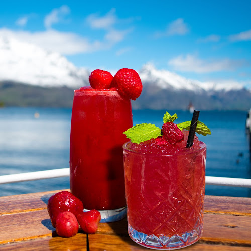 Perky's - Floating Bar Queenstown - Queenstown