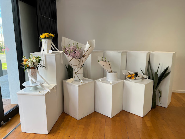 THE THREE WORDS | Cakes & Flowers