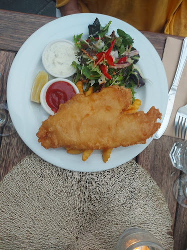 Opinii despre Careys Bay Historic Hotel în Dunedin - Hospitality and gastronomy