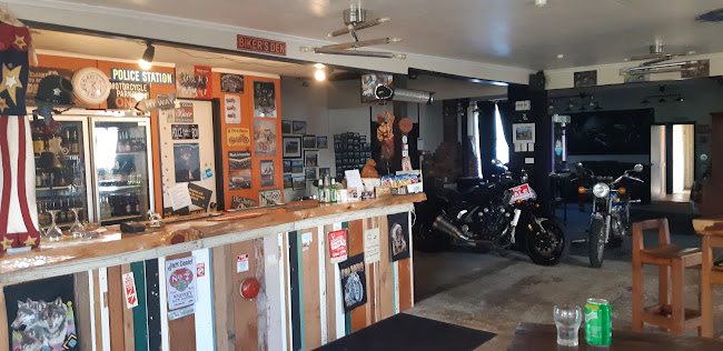 BLACK DOG Tavern Open Times