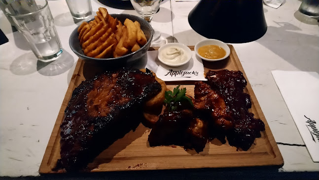 https://www.applejacksbarandeatery.co.nz/