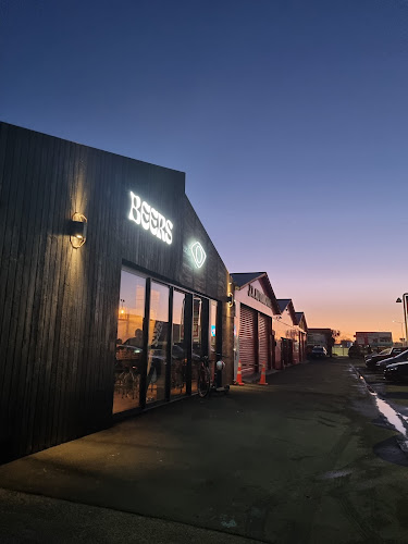 Comentarii opinii despre BEERS by Bacon Brothers